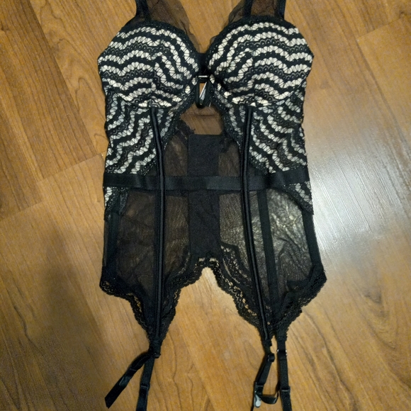 NWOT VS Push Up Lingerie - Picture 3 of 7